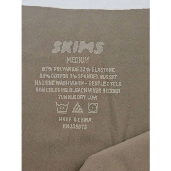 Skims bikini panty Nwt - Picture 5 of 9